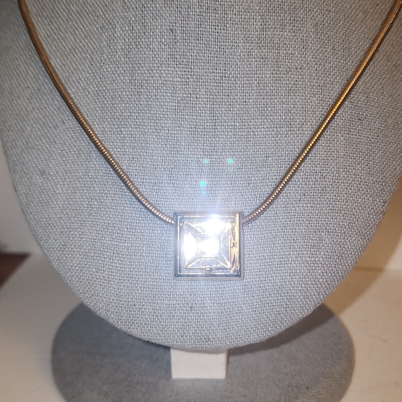 VINTAGE AVON EUC SQUARE CUT CRYSTAL CHOKERS NECKLACE - Picture 2 of 7